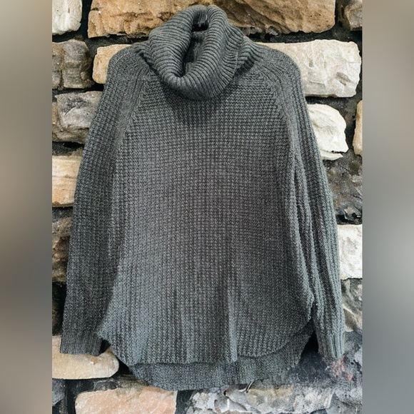Medium Sweater - Picture 1 of 3